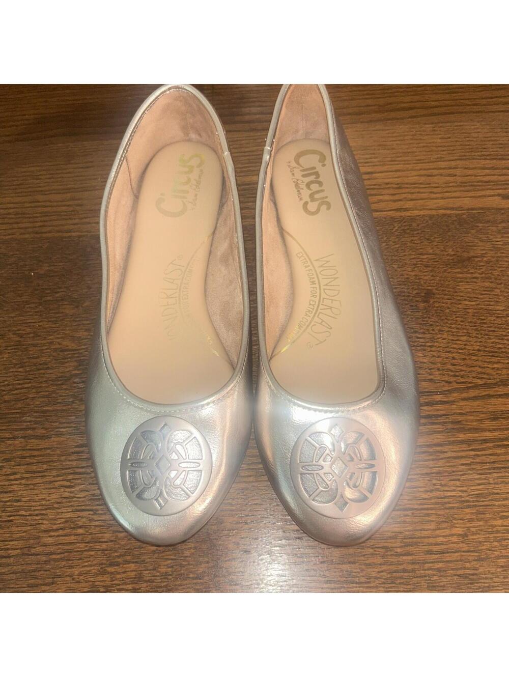 Circus Brand Women's Ballet Flats Silver Metallic Finish Size 10M New With Tag